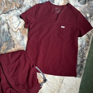 Figs Burgundy Scrub set